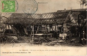 1903 La Trinité, Un coin du bourg apres le cyclone du 8 Aout / A corner of the village after the cyclon...