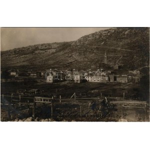 Brestovica pri Komnu, Brestovizza in Valle; Celkovy pohled / general view with church. photo