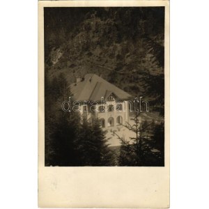 1917 Kokra, Kanker; hotel. Letter on the backside written by Gilbert Fuchs (1871-1952)...