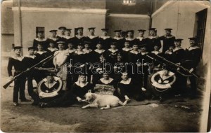 1914 SMS Bodrog és SMS Körös Császári és Királyi Haditengerészet monitorok legénysége a 4 éves szolgálat végét ünnepli...