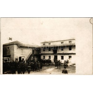 1917 Brje, San. Divisions Kolonne No. 7. während der 10. Isonzo-Schlacht im Berje (Mai 1917) Verbandplatz, K.u.K. Div...