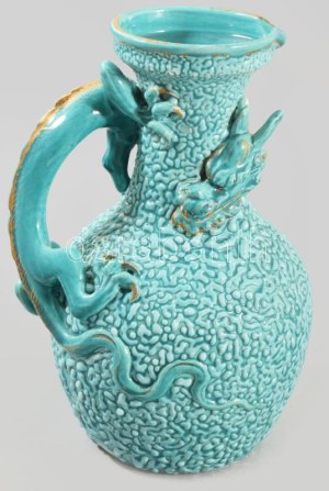 cca 1885 Zsolnay sárkánykorsó. Korongozott és kézzel formált, plasztikus elemekkel díszített porcelánfajansz...