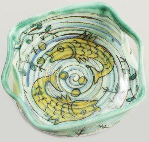 cca 1946, Gorka Géza (1895-1971), Zsolnay Manufaktúra: Halas tál. Kézzel festett, jelzett, hibátlan, d:18 cm /// c...