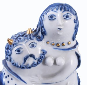 Zsolnay kisplasztika - Faun és asszonya. Formába öntött, kékkel festett és aranyozott porcelán. Török János (1932-1996...