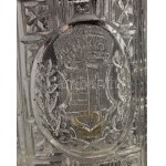 Emlékpohár magyar címerrel díszítve. cca 1880, formába fújt üveg, alján minimális pattogzással, m: 8 cm //...