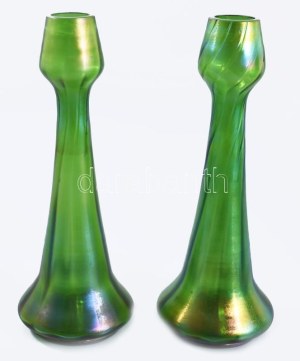 Jugendstil Lötz váza pár. Irizáló zöld hutaüveg. Jelzés nélkül 22 cm /// Jugendstil Lötz vase pair...