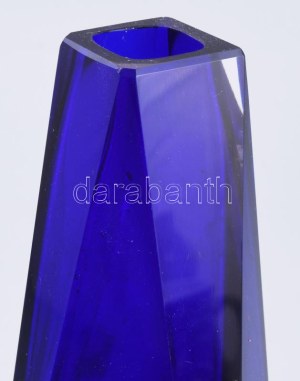 Kék kristály üveg váza. Anyagában színezett, formába öntött, többrétegű, hibátlan m: 20 cm /// Blue crystal glass vase...