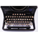 1937-1940 Triumph Standatrd 12 írógép, magyar billentyűzettel, eredeti fazettált üvegeivel, 36x26 cm /// 1937...