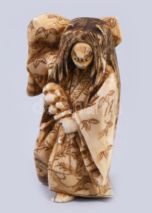 Antik japán csont netsuke - Kabuki színész. Faragott elefántcsont, jelzett, cca 19. sz második fele, m: 6,5 cm //...