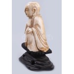 cca 1900-1920 Elefántcsont Buddha szobor, fa talapzaton, alján régi aukciós címkével, teljes m: 7 cm /// Circa 1900...