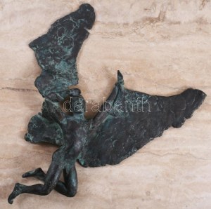 Taubert László (1966-): Ikarosz. Patinázott bronz, márvány lapon, jelzés nélkül...