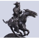 Frederic Remington (1861-1909): Trooper of the plains, Patinázott bronz, jelzett. Márvány talapzaton, névtáblával...