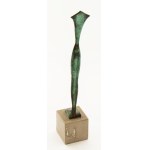 Taubert László (1966-): Idol. Patinázott bronz, talapzaton, jelezve a talapzatra applikált ujjlenyomattal, teljes m: 32...