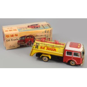 cca 1970 Kínai MF963 Oil Tanker lemezjáték, jó állapotban, eredeti dobozában, h: 20 cm /// c...