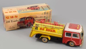 cca 1970 Kínai MF963 Oil Tanker lemezjáték, jó állapotban, eredeti dobozában, h: 20 cm /// c...