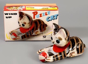 cca 1975 Nakayama Wind Up Puzzle Cat felhúzható lemezjáték. Japán, fémlemez, eredeti dobozában, 14x9 cm //...