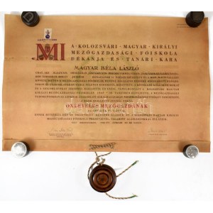1944 Kolozsvári Mezőgazdasági Főiskola okleveles mezőgazdász oklevele, Kolozsvár, 1944. április 25., címerekkel ...
