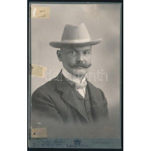 1906 Dr. Knezovits Adolf (1870-1922) ügyvéd portréja, a hátoldalon saját kezű dedikációjával (,...