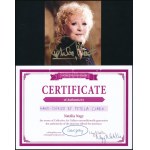 Petula Clark, teljes nevén Petula Sally Olwen Clark, egy kétszeres Grammy-díjas brit énekesnő és színésznő aláírása...