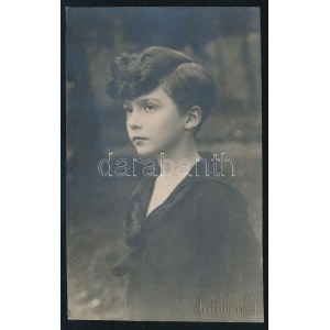 cca 1922 Habsburg Ottó (1912-2011) trónörökös fotója, David Amort kufsteini fotós szárazpecsétjével, szép állapotban...