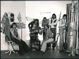 cca 1977 A Fonográf együttes tagjai, hátoldalon feliratozva, vintage hírügynökségi fotó, ezüst zselatinos fotópapíron...