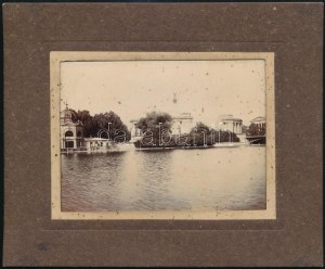 cca 1910 Budapest, Városligeti-tó, fotó paszpartuban, hátoldalon feliratozva, felülete pöttyös, 8,5×10...