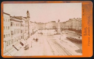 cca 1880 Linz, Ausztria, Ferenc József tér konflisokkal és üzletekkel, keményhátú fotó A. Red, jó állapotban, 6,5×10...