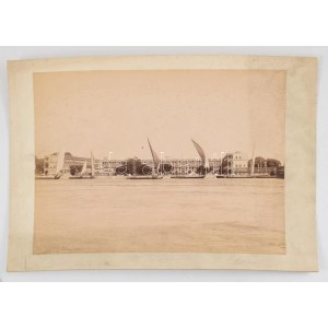 cca 1890-1900 Jean Pascal Sébah (1872-1947): Kasr el-Nil laktanya, Kairó, nagyméretű fotó kartonon, jelzett a fotón...