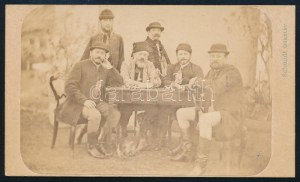 cca 1860-1870 Előkelő férfitársaság pipázó urakkal, asztal alatt fekvő kutyával...