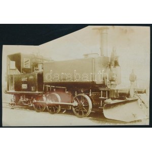 1870 MÁV XIIe. osztályú 5602 pályaszámú szertartályos gőzmozdony, hátoldalon feliratozott fotó, 9×14 cm ...
