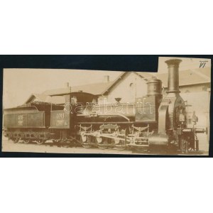1871 Wiener Neustadtbahn tehermozdony, hátoldalon feliratozott fotó, 7×16 cm / locomotive