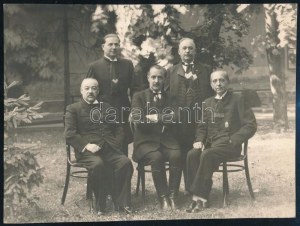 cca 1930 Békésvármegye Törvényhatósági Iskolánkívüli Népművelési Bizottságának vezetői, a képen (ülő sor, balról jobbra...