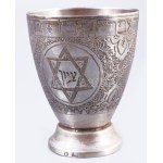 Ezüst (Ag) Kiddus pohár alátéttel. cca 19. sz. utolsó harmada, jelzett, mesterjeggyel, m: 9,5 cm, d: 13,5 cm...