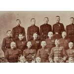 cca 1900 Nagyméretű katonai csoportkép, kabinetfotó paszpartuban...