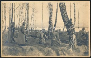 1915 Osztrák-magyar lőállások a Nida folyó mellett Lengyelországban, nagyméretű sajtófotó, a hátoldalon feliratozva...