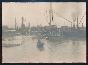 1917 Dunai Flottila. Egy mozgalmas nap a romániai Turnu-Severin kikötőjében amely ekkor osztrák...