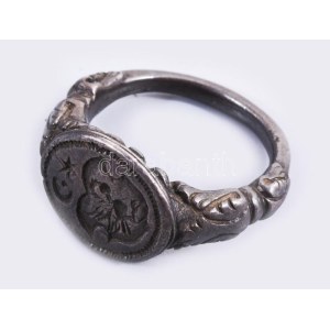 Ezüst gyűrű. cca 17-18. sz., Erdély, ezüst (Ag), jelzés nélkül, m: 63, nettó 14,7g /// Silver ring. c. 17th...