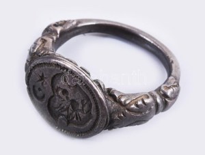 Ezüst gyűrű. cca 17-18. sz., Erdély, ezüst (Ag), jelzés nélkül, m: 63, nettó 14,7g /// Silver ring. c. 17th...