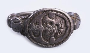 Ezüst gyűrű. cca 17-18. sz., Erdély, ezüst (Ag), jelzés nélkül, m: 63, nettó 14,7g /// Silver ring. c. 17th...