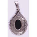Függő. Fehérarany, 6 db brillel (0,15 ct) mesterséges opállal, jelzett. 4,85g. 30 mm