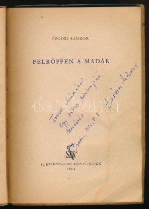 Csoóri Sándor: Felröppen a madár. DEDIKÁLT! 1954, Szépirodalmi. Kiadói papírkötés, lapokon ázásnyomok...