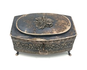 Box sugar bowl with rose(Breslau, before 1886)