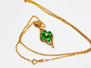 Gold 375/9K necklace with white and green stones