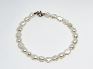 Silver bracelet with freshwater pearls