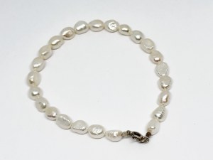 Silver bracelet with freshwater pearls