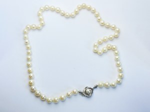 Silver Akoya saltwater pearl necklace