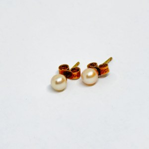 Gold 375/9K Akoya pearl earrings, pin