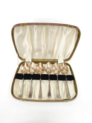 Set of silver-plated spoons in original case