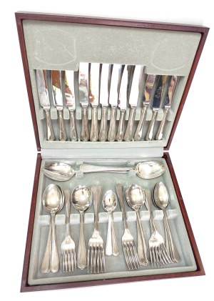Sheffield silver-plated cutlery set in original case