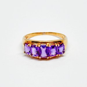 Gold 375/9K Ring with Amethysts